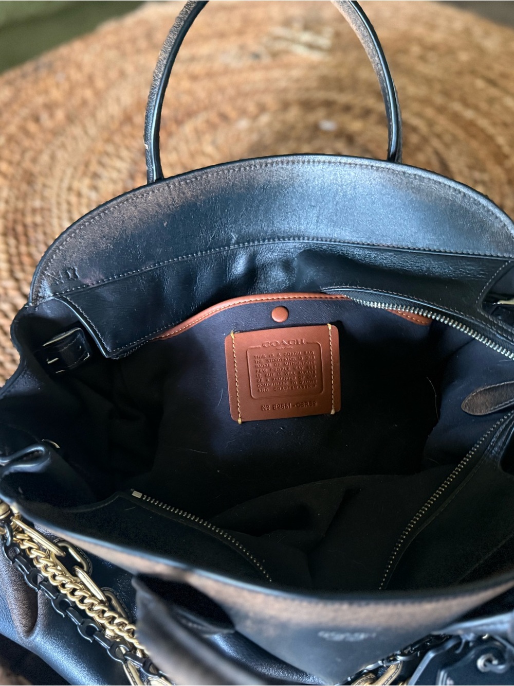 Coach Empire 40 in Loved Leather. - Picture 3 of 6